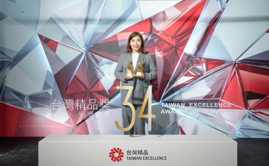 ASUS Zenbook A14 and ProArt Display 8K PA32KCX both earn Gold Awards